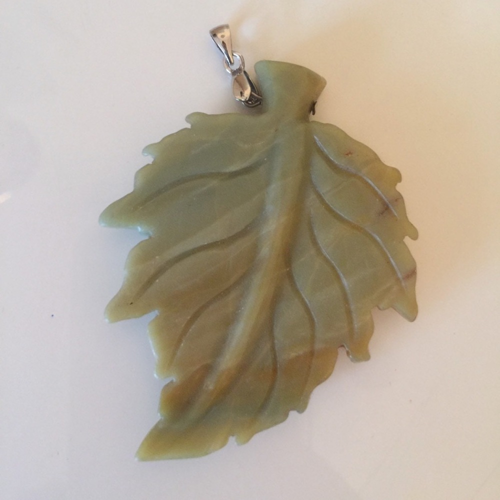 Leaf motif pendant (new)